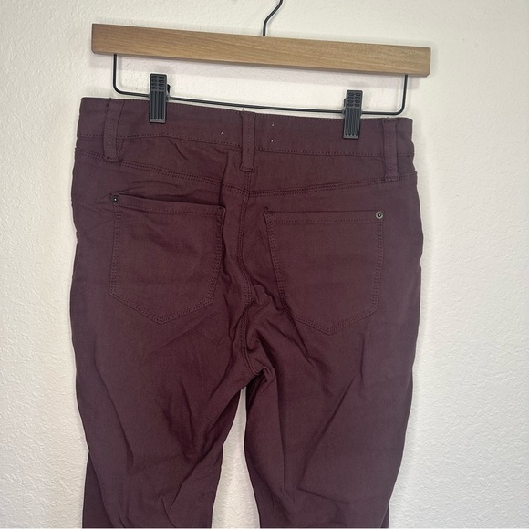 YMI Burgundy Skinny Pants Size Medium - Picture 5 of 9
